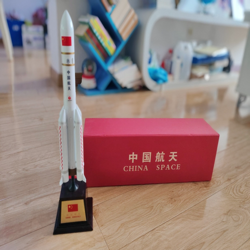 正版中国航天授权长征五号运载火箭模型贴纸略有氧化痕迹，不影