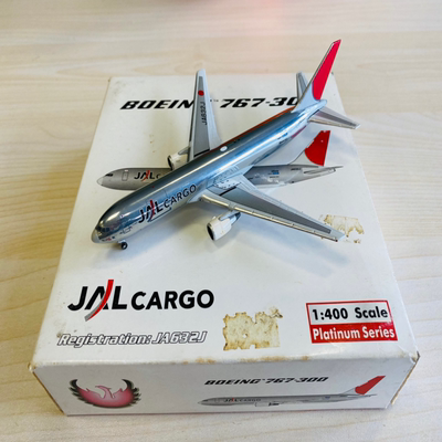 Phoenix 10200 日航 B767-300ER JA632J 1:400尾椎处有点小疹，