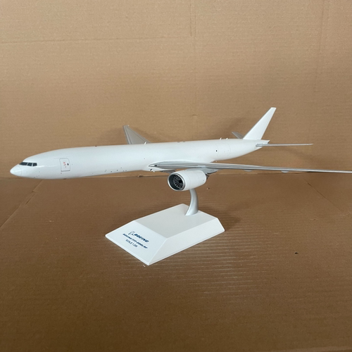 Boeing 777-200ER 1/200合金飞机模型，白机，库存，无彩盒，细节