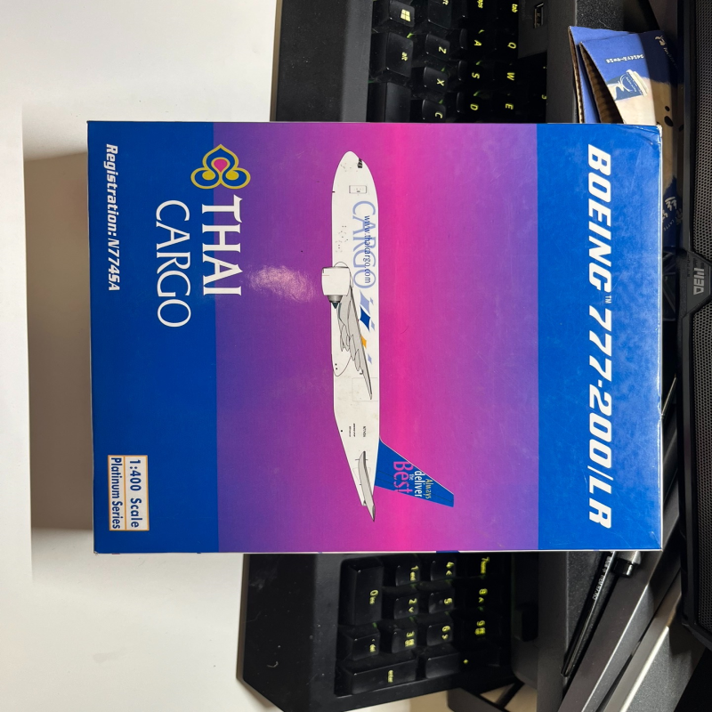 phoenix 泰国货运航空777-200lr 1:400瑕疵：机腹小掉漆、机鼻轻