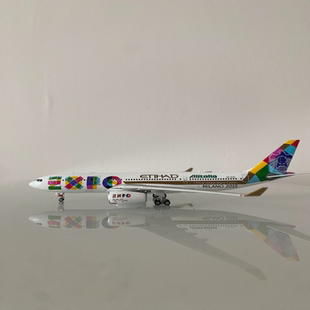 1:400阿提哈德航空330-200，成色见图，个人认为品相优秀，完美