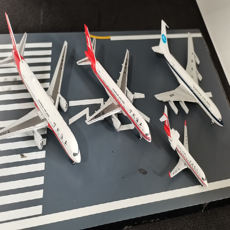 【白盒套装?1985版】JC1/400，上海航空4架套装。包含：CRJ-200