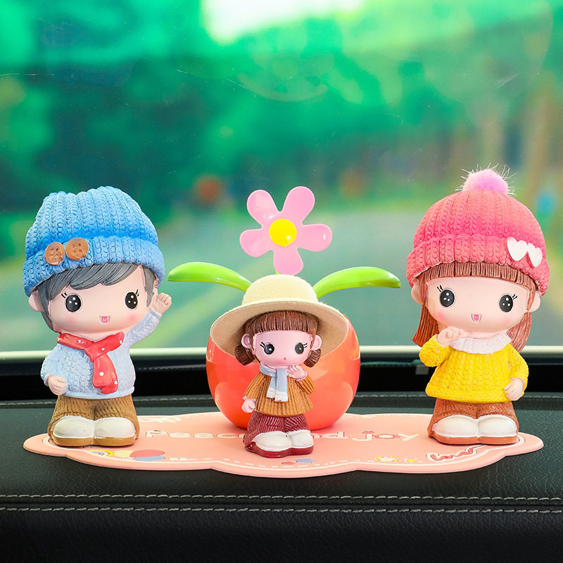 汽车内饰用品摆件情侣娃娃全家福新款车载装饰用品可爱车内装饰品