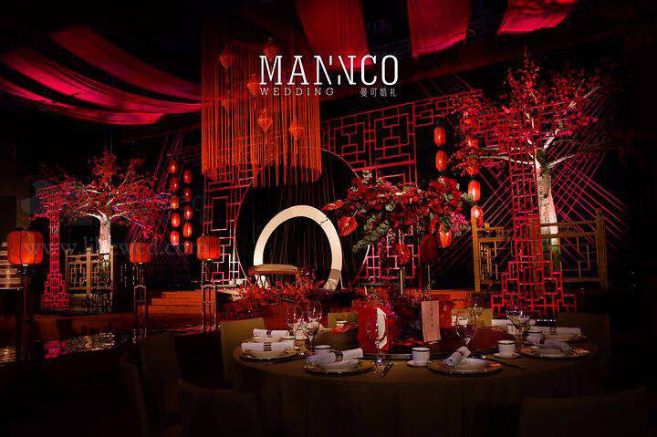 百界婚庆道具铁艺中式t型屏风中式婚礼舞台摆件红色喜庆装饰华表