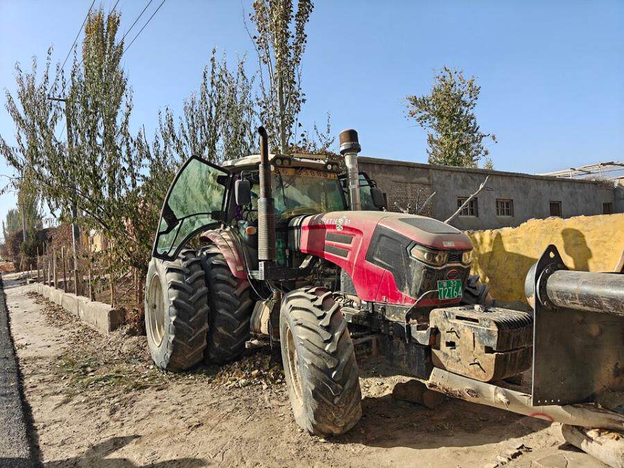 3月22日和田地区新R3272764铠特牌轮式拖拉机及一台自制平地机网络拍卖公告