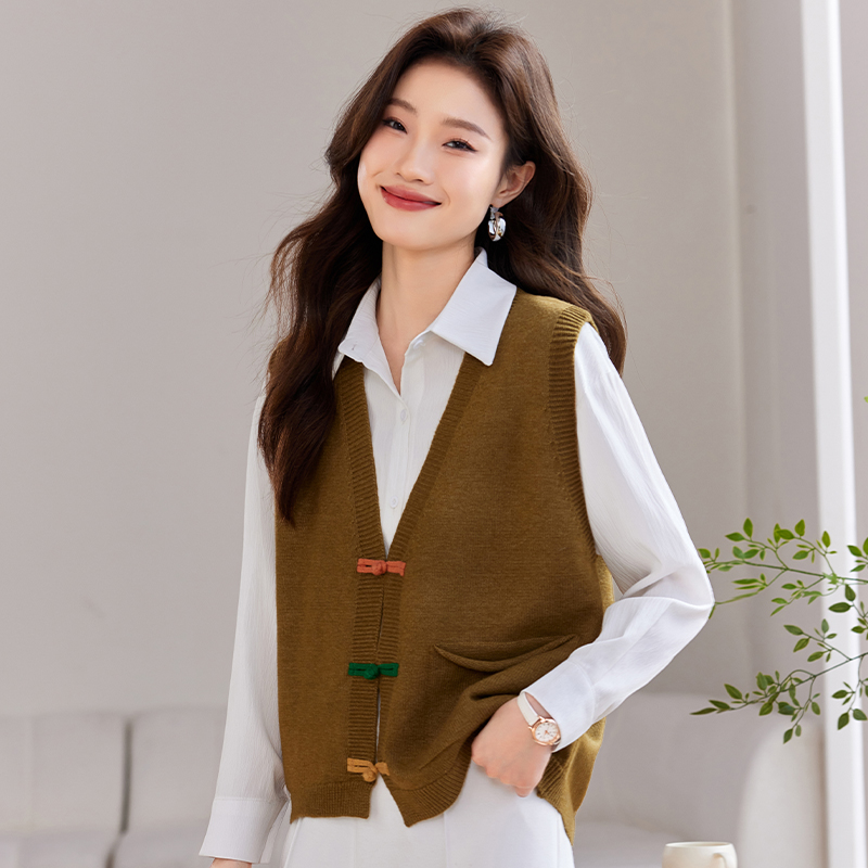 马夹毛衣外套叠穿搭配衬衫