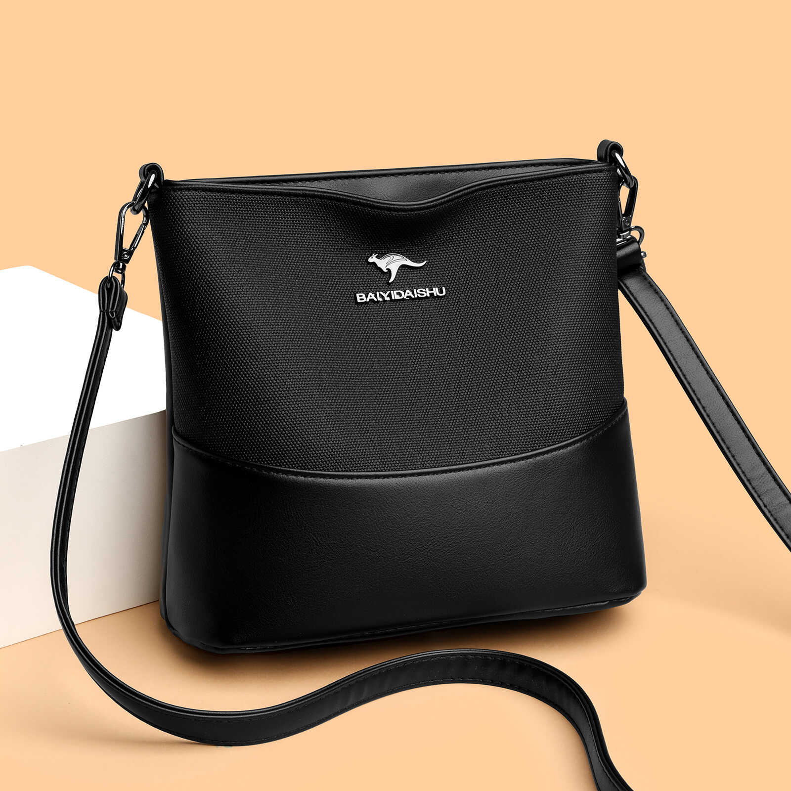 真皮水桶包包女2024新款时尚中年妈妈包软皮压花大容量单肩斜挎包