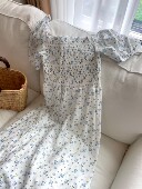 shop are 蓝白碎花连衣裙