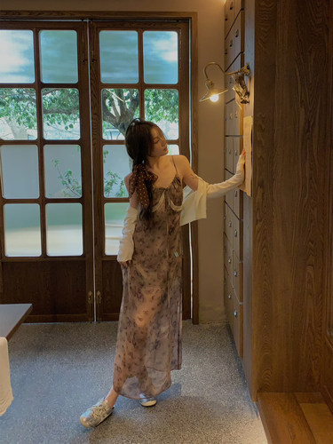 areUshop撞色蕾丝蝴蝶吊带长裙