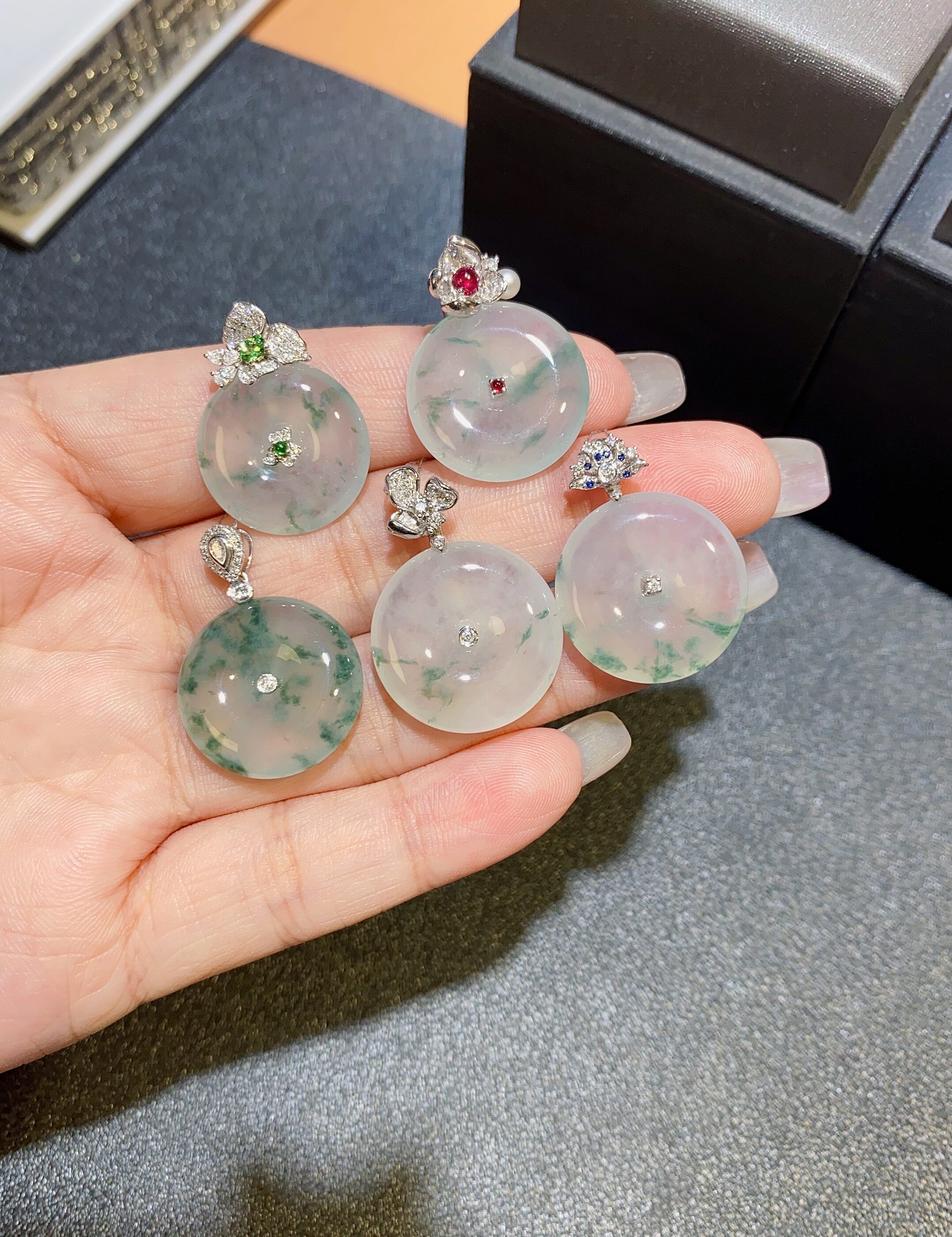 天然缅甸翡翠a货冰种高冰种18k金镶嵌飘花平安扣吊坠