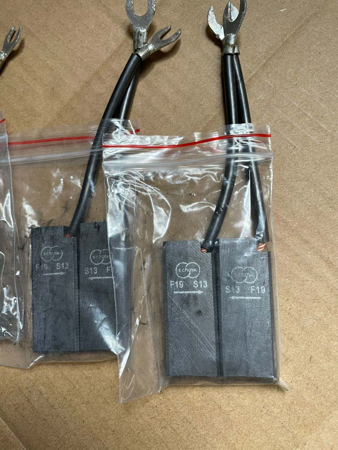 崇德 逊克碳刷主 接地碳刷 a41x 40x20x100 现议价,议价