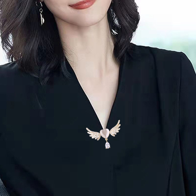 气质时尚女高闪防走光胸针新品