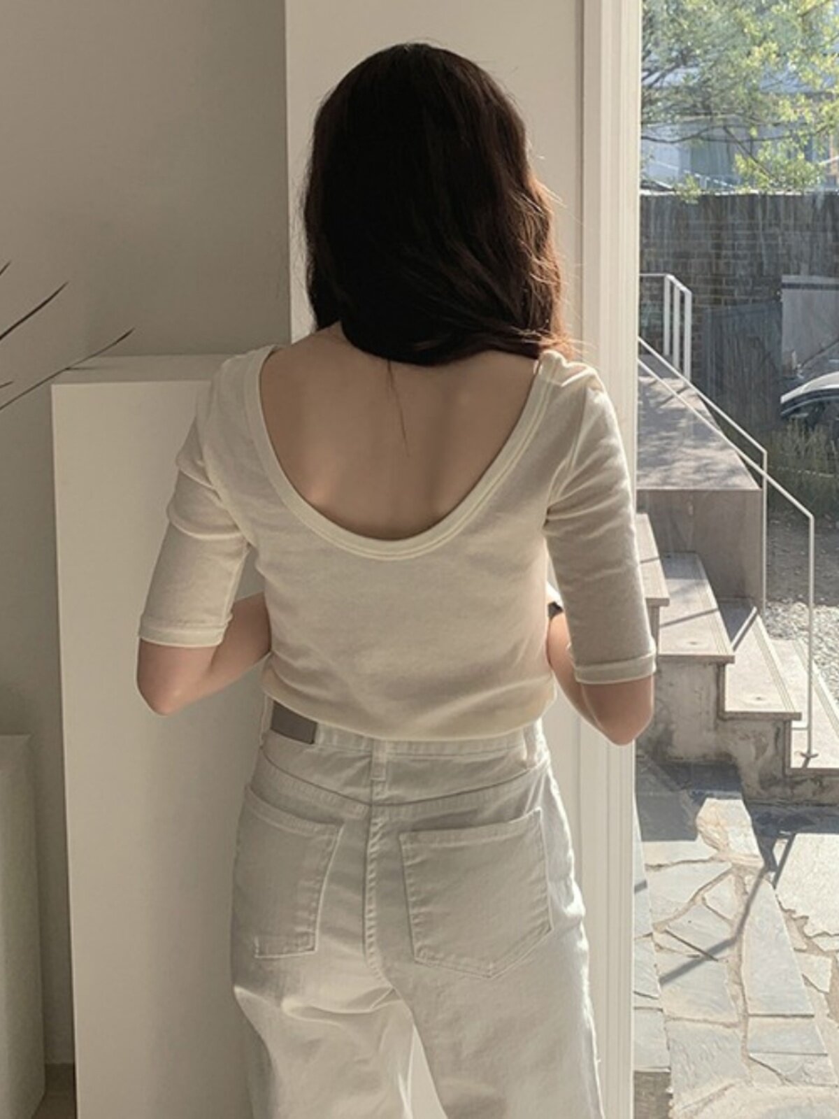 THE NEW KOREAN OPEN-BACK T-SHIRT WOMENS 2024 SUMMER BASE LAYER IS DESIGNED A WHITE FIVE-QUARTER SLEEVE TRIM TOP