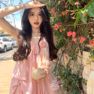 2025新款薄荷曼波风法式粉色吊带连衣裙女春夏多巴胺三亚海边度假