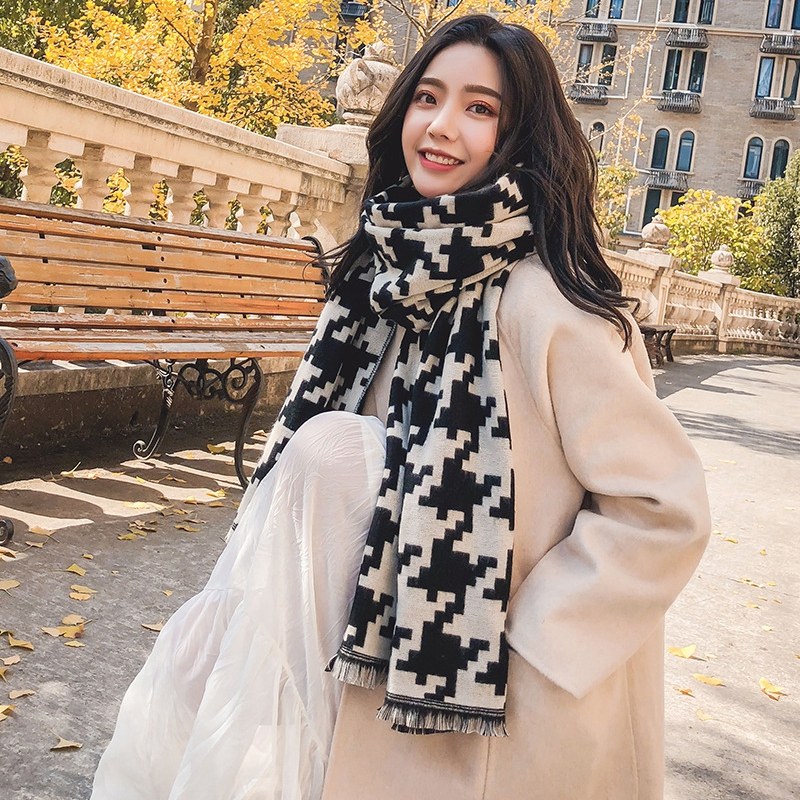 韩版黑白色仿羊绒休闲时尚女士围巾 秋冬款保暖ins简约格子围脖