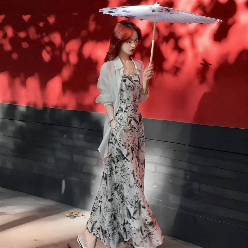 高级感气质洋装女夏季新款轻薄长袖防晒衬衫碎花吊带长裙两件套