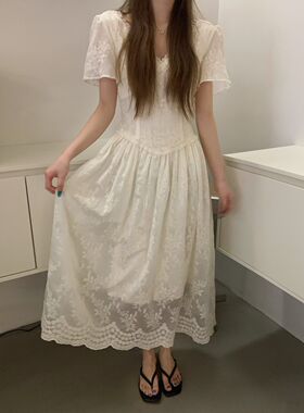 韩系新款法式淑女刺绣设计V领连衣裙+蕾丝打底衫两件套套装11920