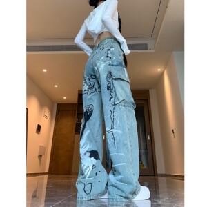 四季款涂鸦工装牛仔裤女显瘦气质休闲复古街头原宿印花图片