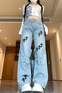 四季2025新款美式高街嘻哈十字架贴布牛仔裤男女直筒宽松阔腿裤图片