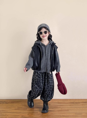 女童秋灰色针织毛线外套连帽拉链毛衣+皮马甲+软糯豹纹萝卜裤单拍