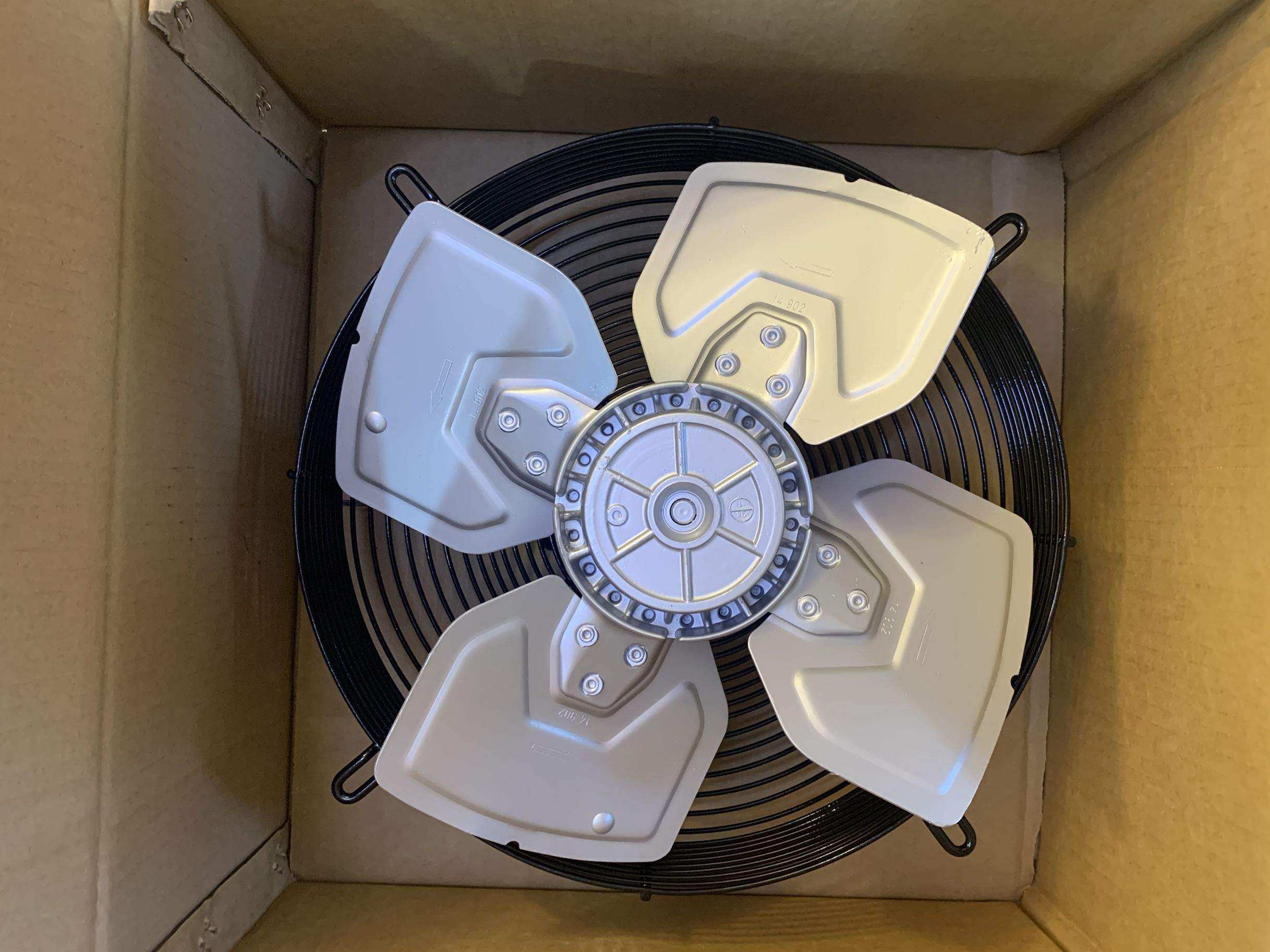 德国FB042-SDW.2C.A4P 400V 制冷设备专用风机