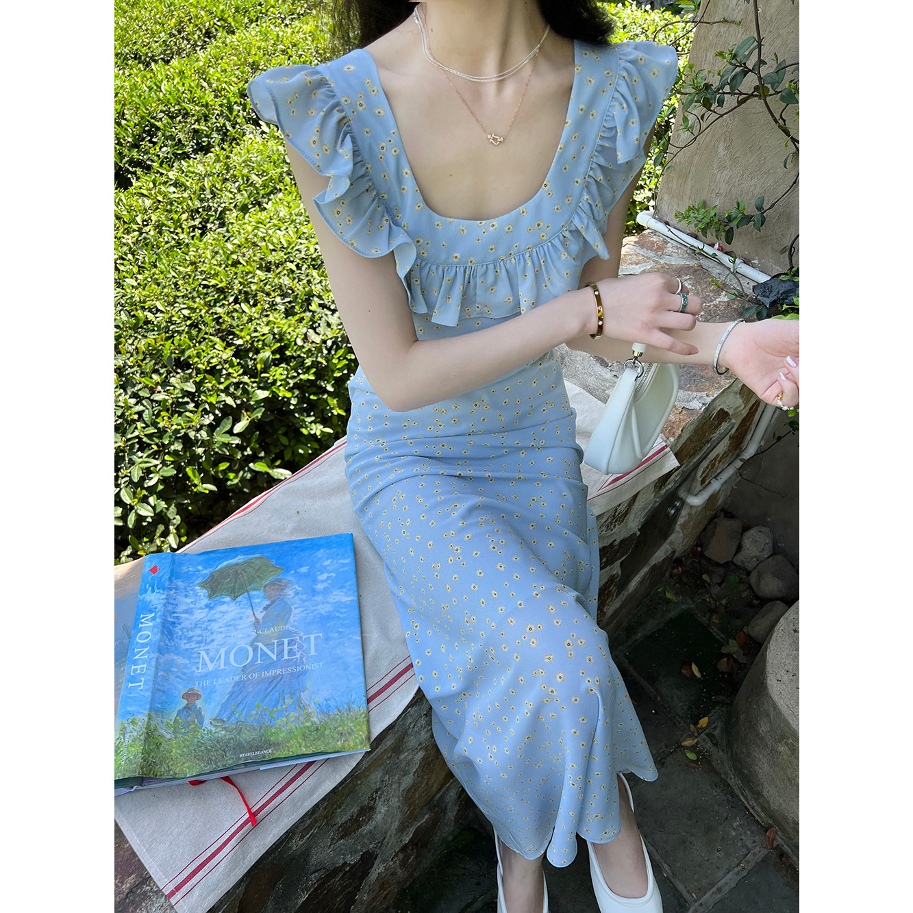 法式少女碎花中长款荷叶边裙女性感修身夏季度假花边吊带连衣裙子