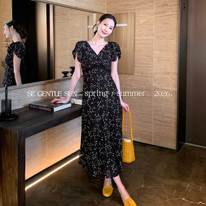 2026春季新款气质女蕾丝连衣裙子印花纯欲度假长裙女时尚减龄显瘦