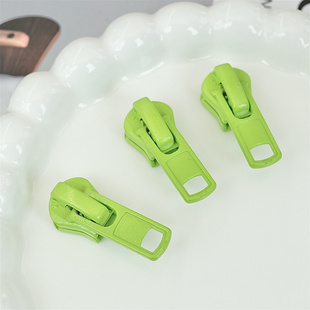 新款8号金属牙齿专用拉链头亮绿色时尚简约羽绒服替换锌合金拉头