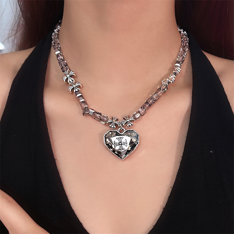 灰色水晶串珠爱心项链配饰女