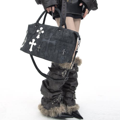 朋克废土风麂皮十字架铆钉单肩包