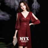 Летнее короткое красное вечернее платье, коллекция 2021, городской стиль, яркий броский стиль, по фигуре