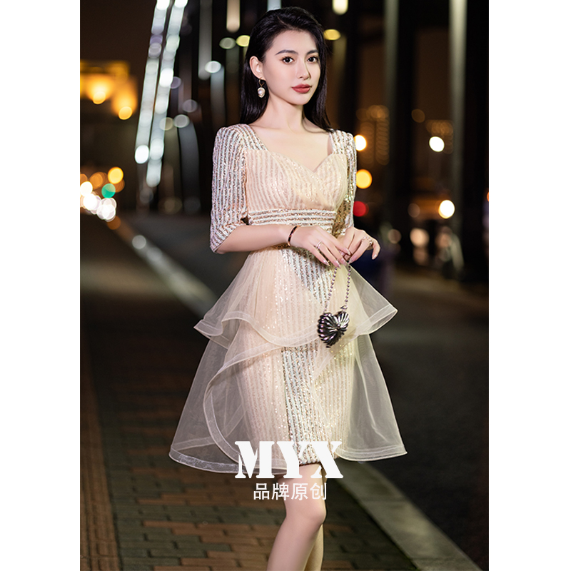 宴会主持人晚礼服女香槟色高级感