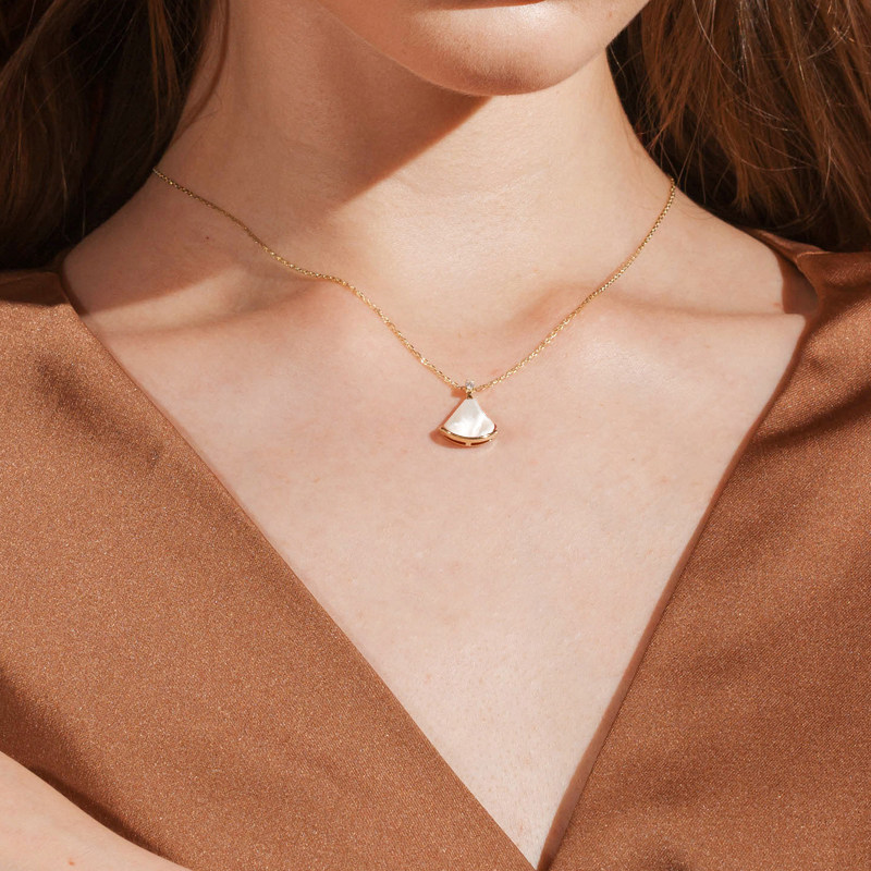 纯银贝壳小裙子项链女2020年新款潮锁骨链气质白母贝扇形扇子吊坠