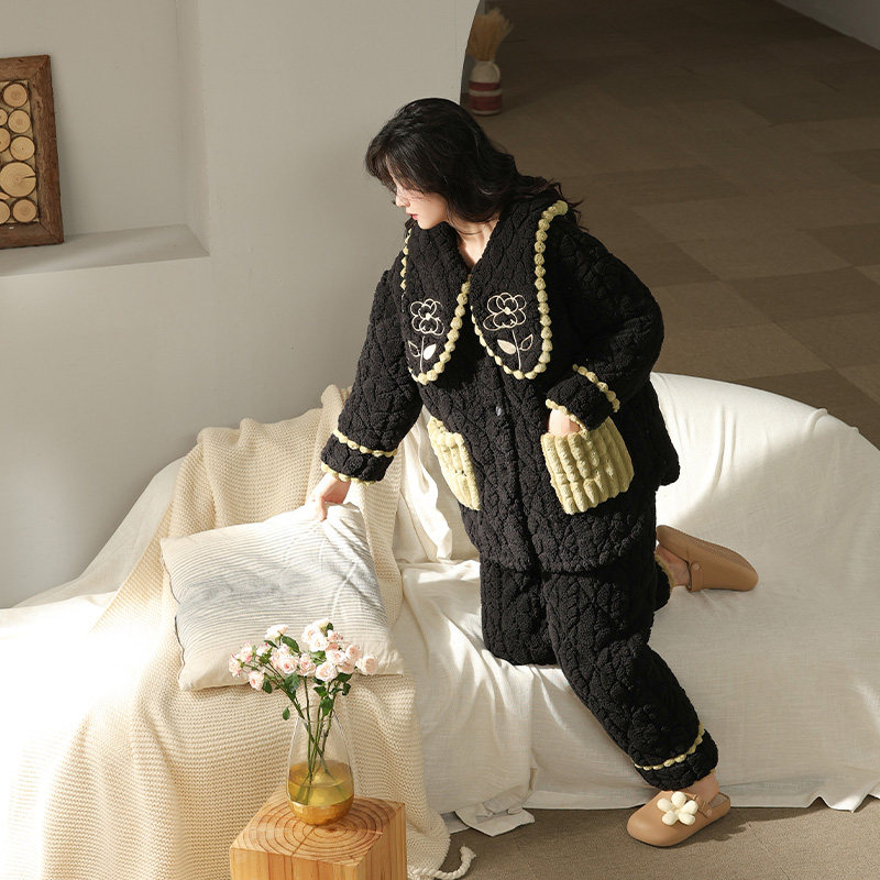 新款冬季睡衣女士三层夹棉加厚珊瑚绒娃娃领时尚家居服套装可外穿