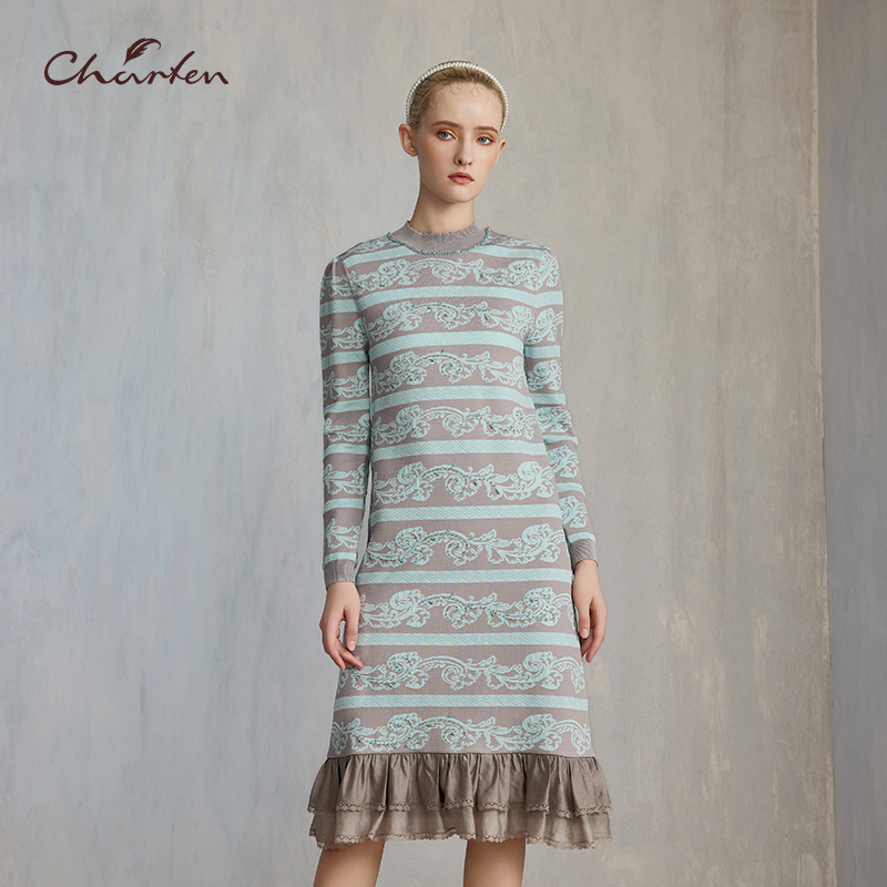 重工刺绣镂空针织连衣裙