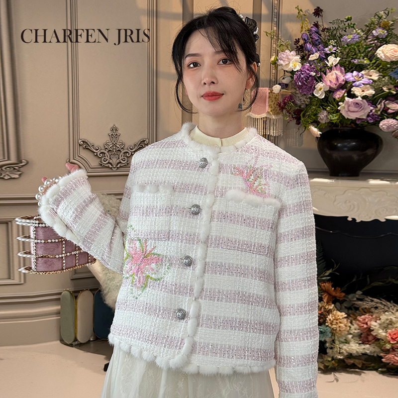 重工钉珠小香风短款羽绒服