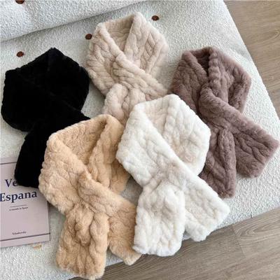 白色小围巾交叉毛绒围脖韩版日系秋冬季少女护颈仿獭兔毛加厚短款