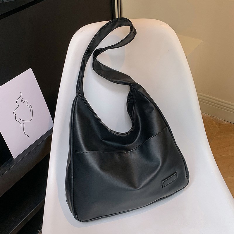 大容量包包女秋冬软皮水桶包通勤托特包托特包大学生上课单肩包