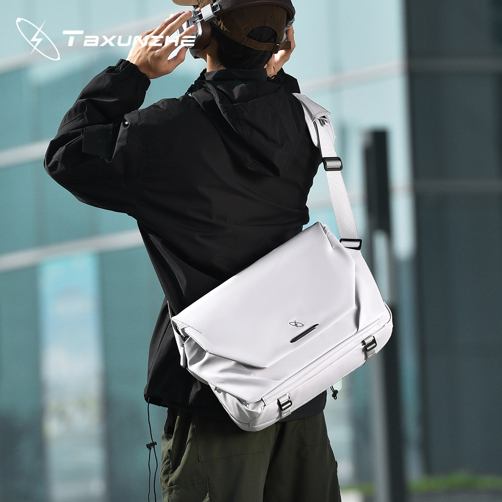 阿波罗2斜挎包男士款休闲潮酷单肩背包上班通勤机能邮差包电脑包