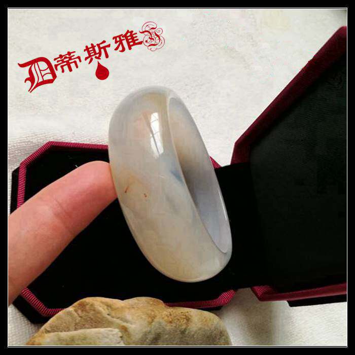 双11活动清货~洪福奇宝~蒂斯雅天然产内含红狐玉髓手镯剔透诱惑迷