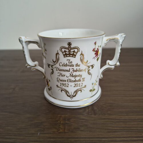 Royal Crown Derby 皇冠德比 2012英国女王 50周年纪念双耳咖啡杯