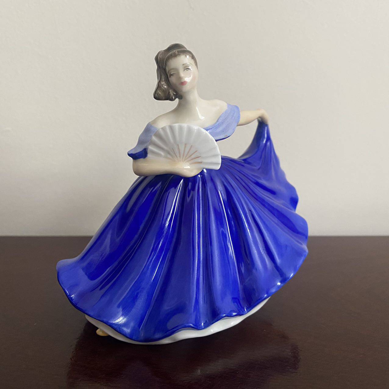 Royal Doulton 道尔顿 1979年 elaine 蓝裙瓷偶摆件 贵妇瓷娃娃