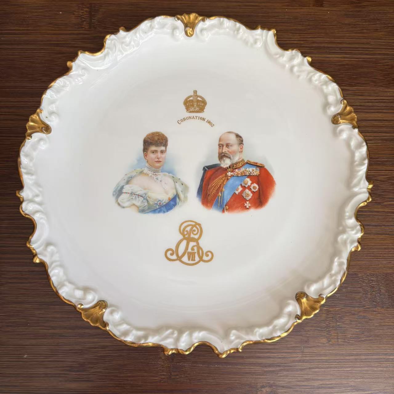 Royal Doulton 道尔顿 1902年爱德华七世加冕 花边鎏金古董收藏盘