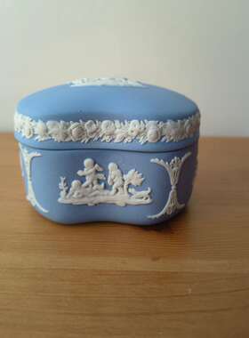 Wedgwood 韦奇伍德  Jasperware玉石浮雕英国中古收藏首饰盒 瓷罐