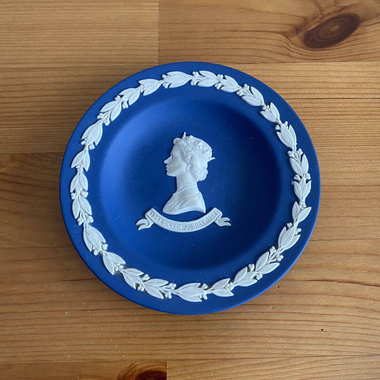 Wedgwood 韦奇伍德 1977年英国女王银禧收藏盘 绝版玉石浮雕瓷碟