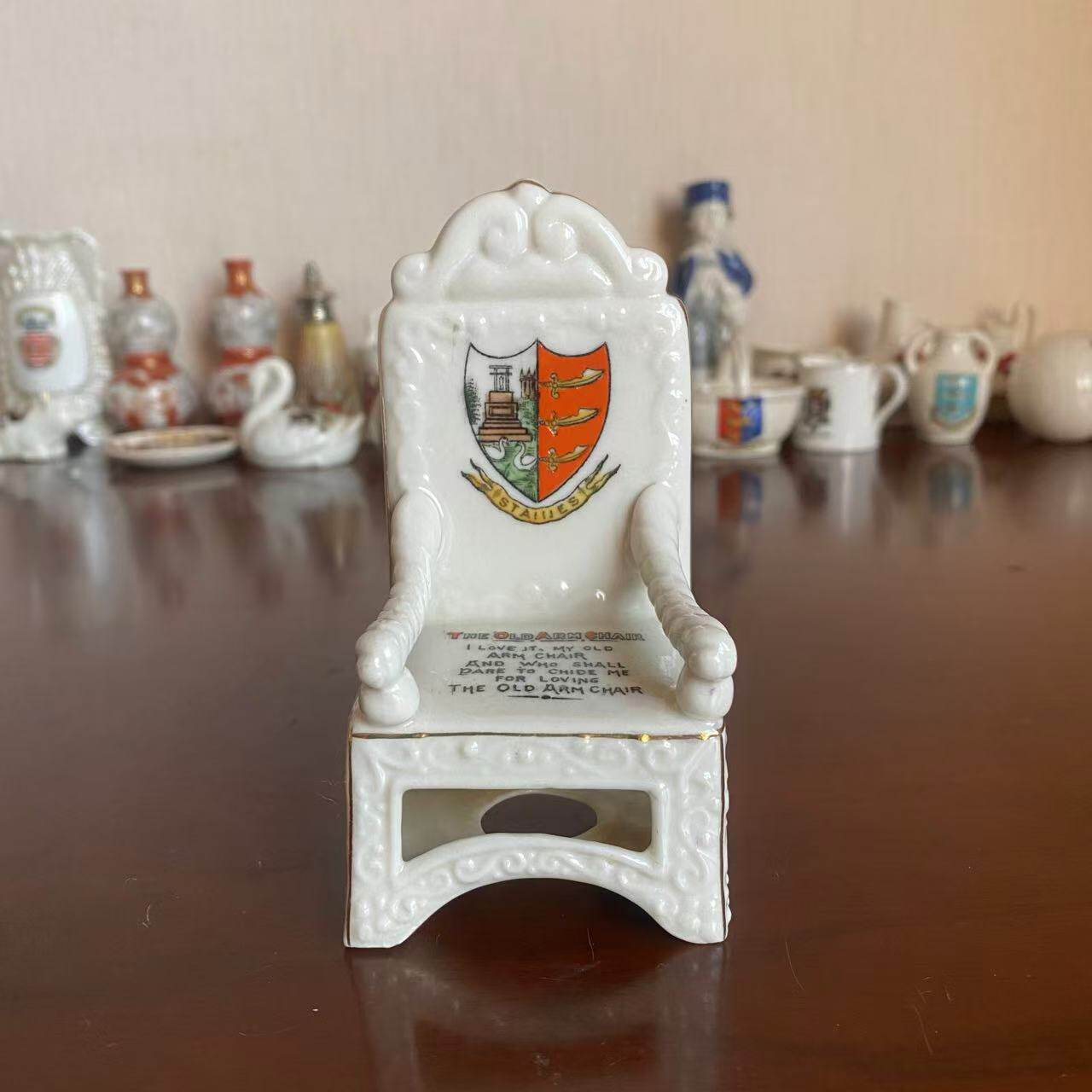 W&R Carlton 卡尔顿瓷器 英国古董收藏 盾徽瓷椅子迷你复制品摆件