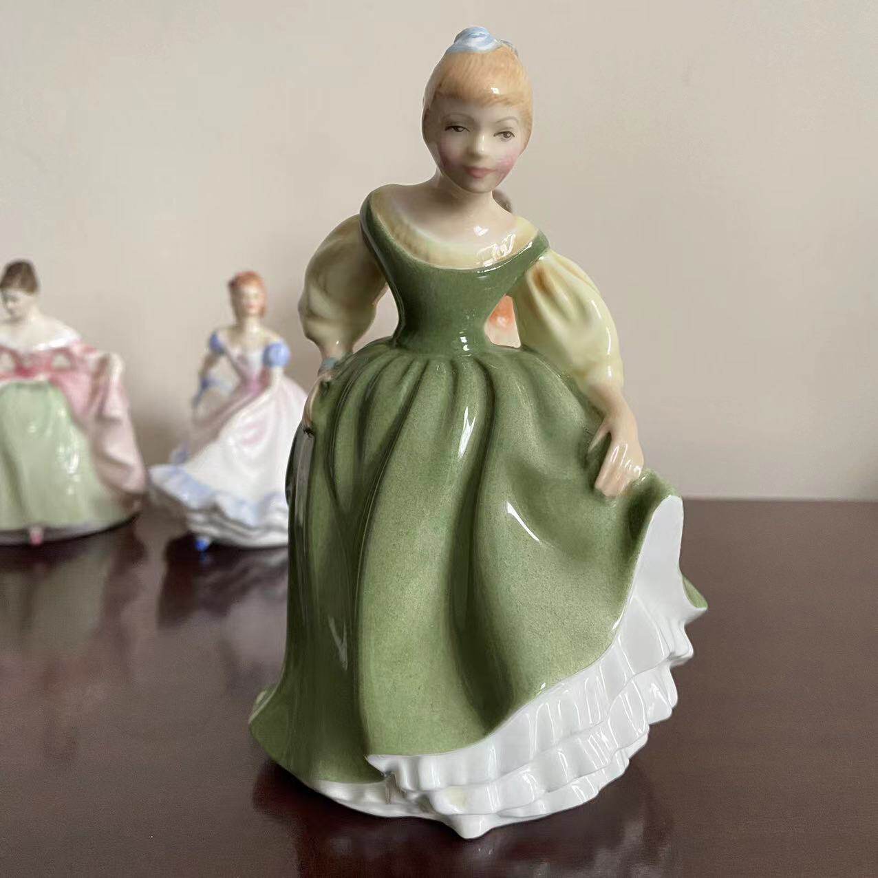 Royal Doulton 皇家道尔顿 1966年 Fair Maiden英国淑女瓷偶瓷娃