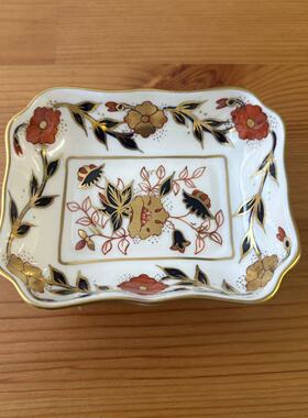 Royal Crown Derby 皇家皇冠德比 1976年伊万里描金纹饰花边小碟