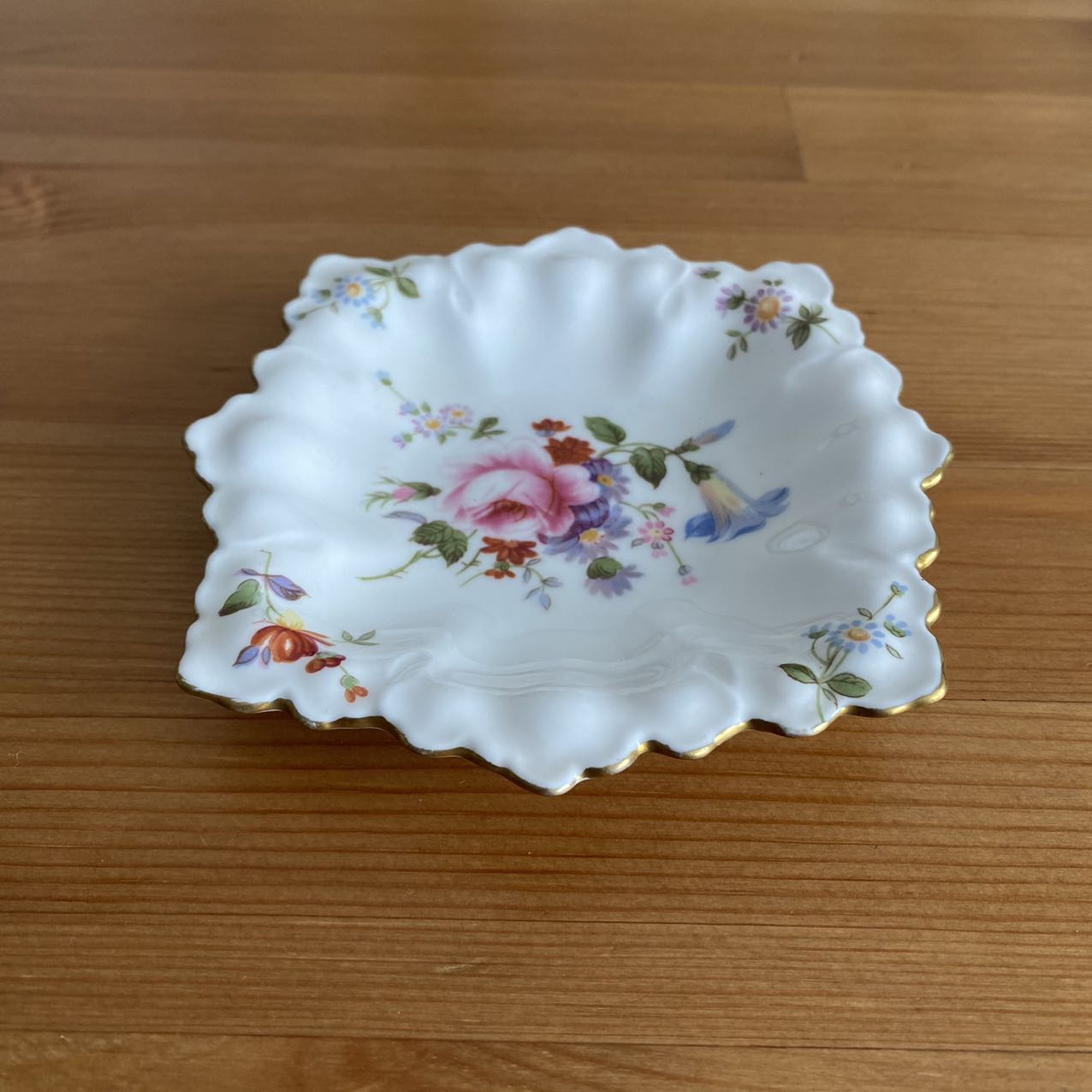 Royal Crown Derby 皇家皇冠德比 骨瓷描金花边装饰盘 八角小碟