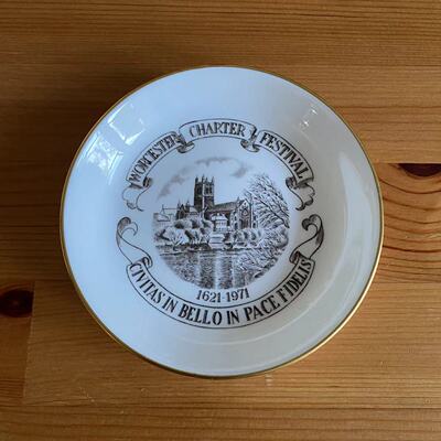 Royal Worcester 皇家伍斯特 1971年Cathedral纪念收藏盘 年份碟